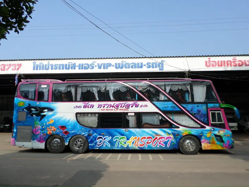 รถบัสโดยสาร DK Transport สำหรับรับส่งพนักงาน